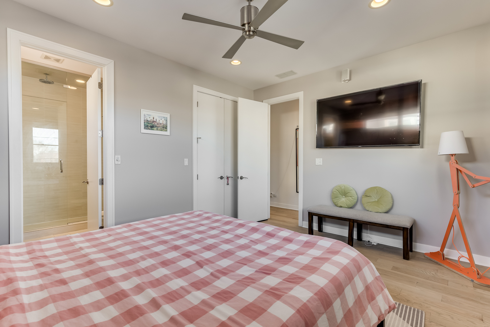 922 N Hermitage Avenue Unit: 2