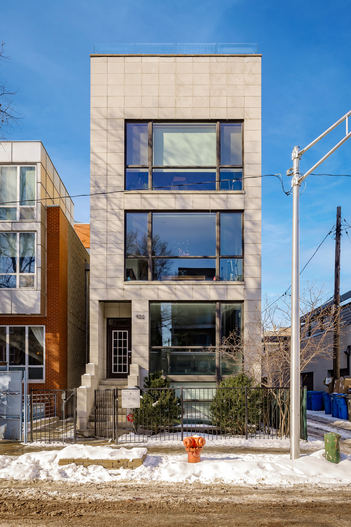 922 N Hermitage Avenue Unit: 2