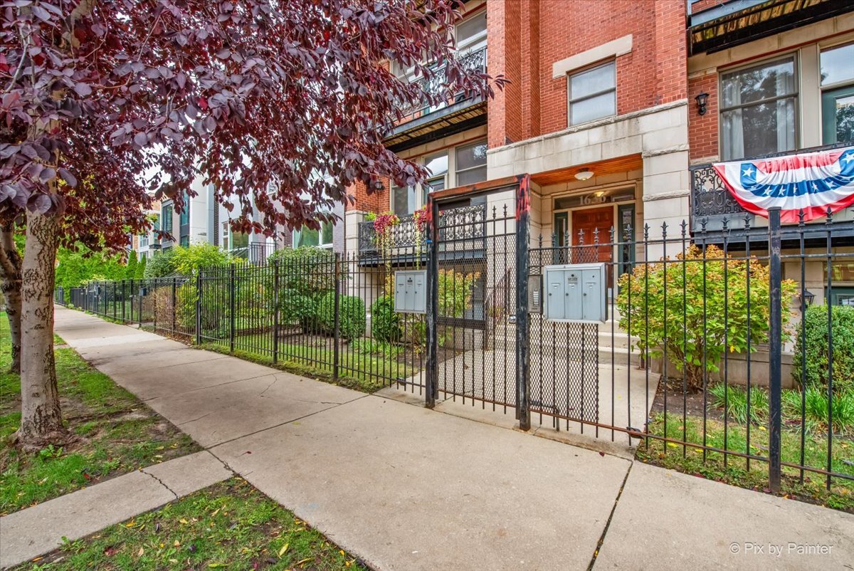 1636 W Erie Street Unit: 3E