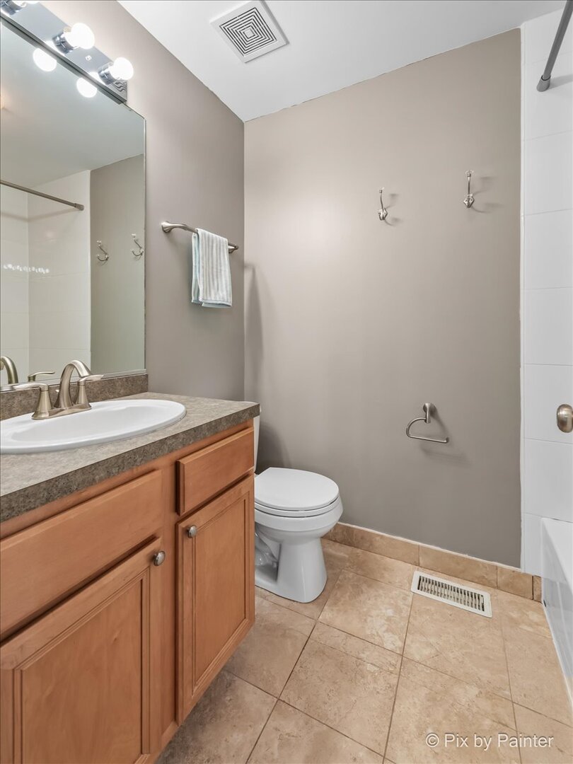 1636 W Erie Street Unit: 3E