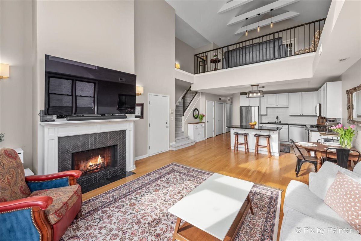 1636 W Erie Street Unit: 3E