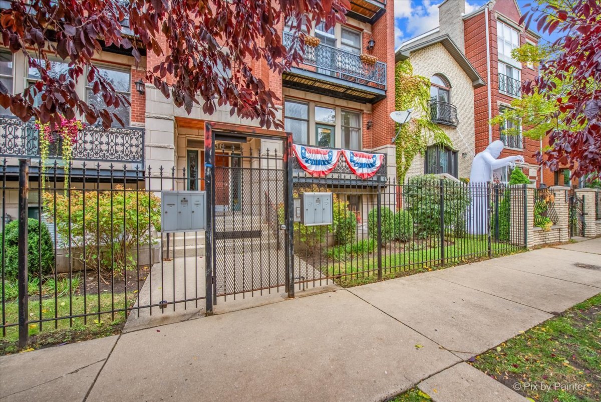 1636 W Erie Street Unit: 3E