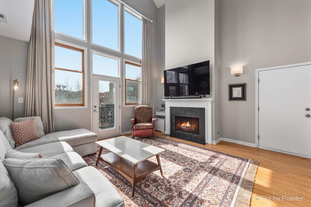 1636 W Erie Street Unit: 3E