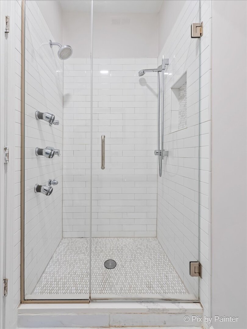 1636 W Erie Street Unit: 3E