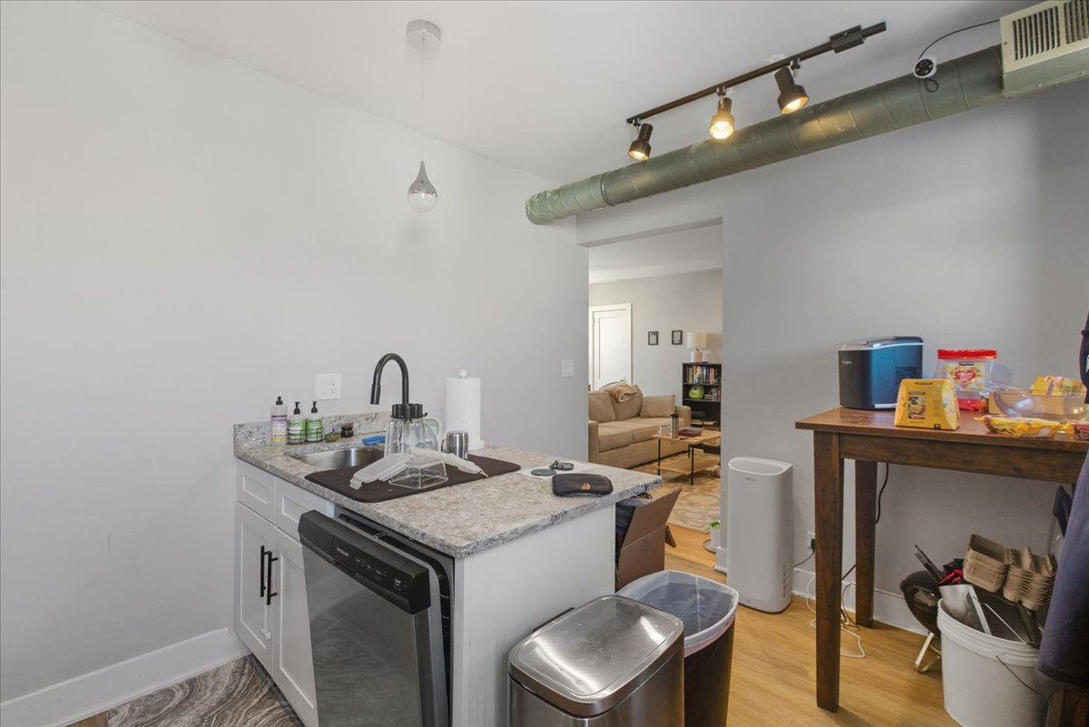4004 N Bell Avenue Unit: 2D