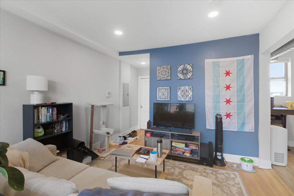 4004 N Bell Avenue Unit: 2D
