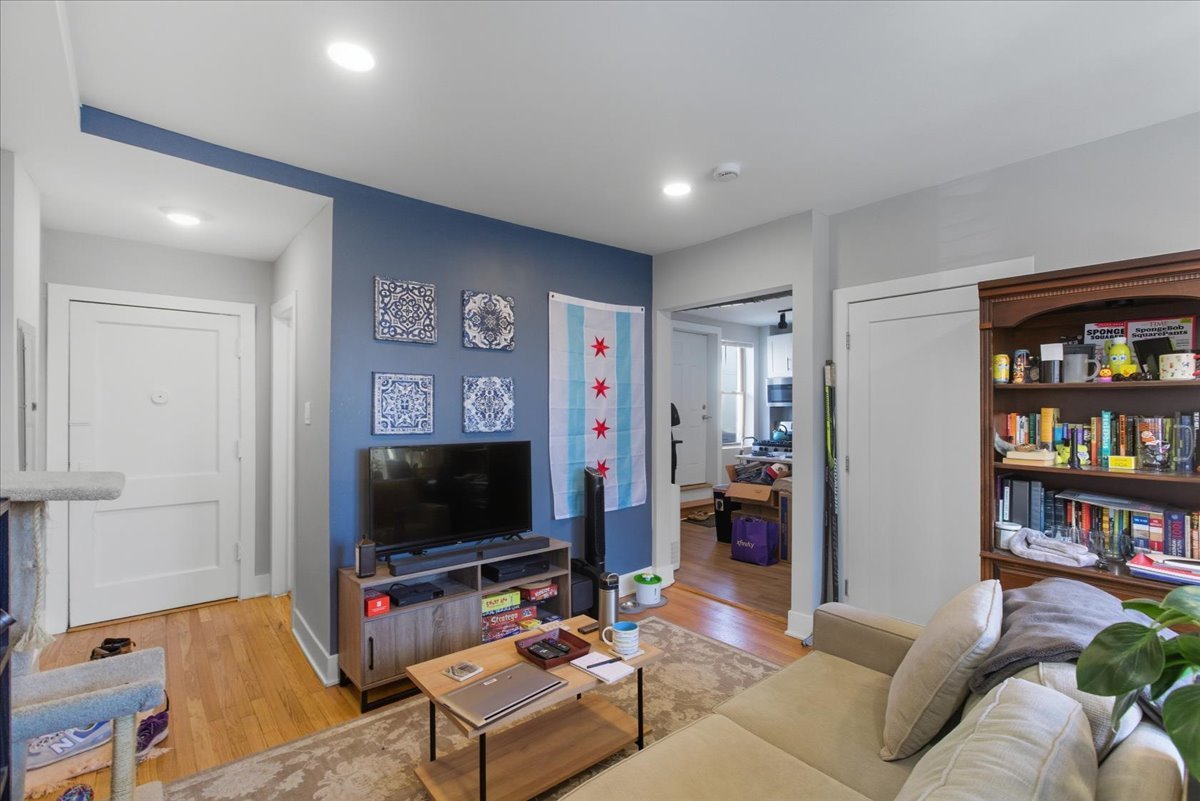 4004 N Bell Avenue Unit: 2D