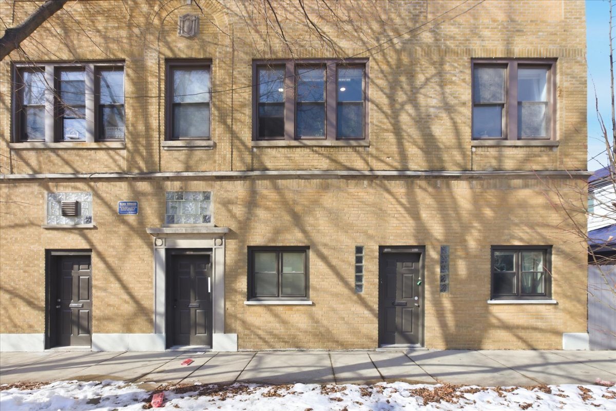 4004 N Bell Avenue Unit: 2D