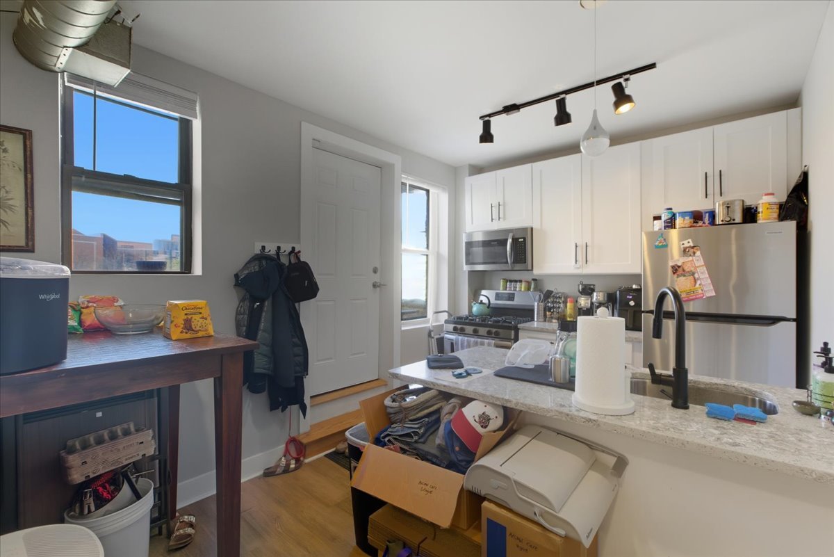 4004 N Bell Avenue Unit: 2D