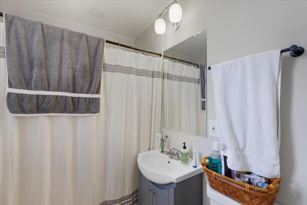 4004 N Bell Avenue Unit: 2D