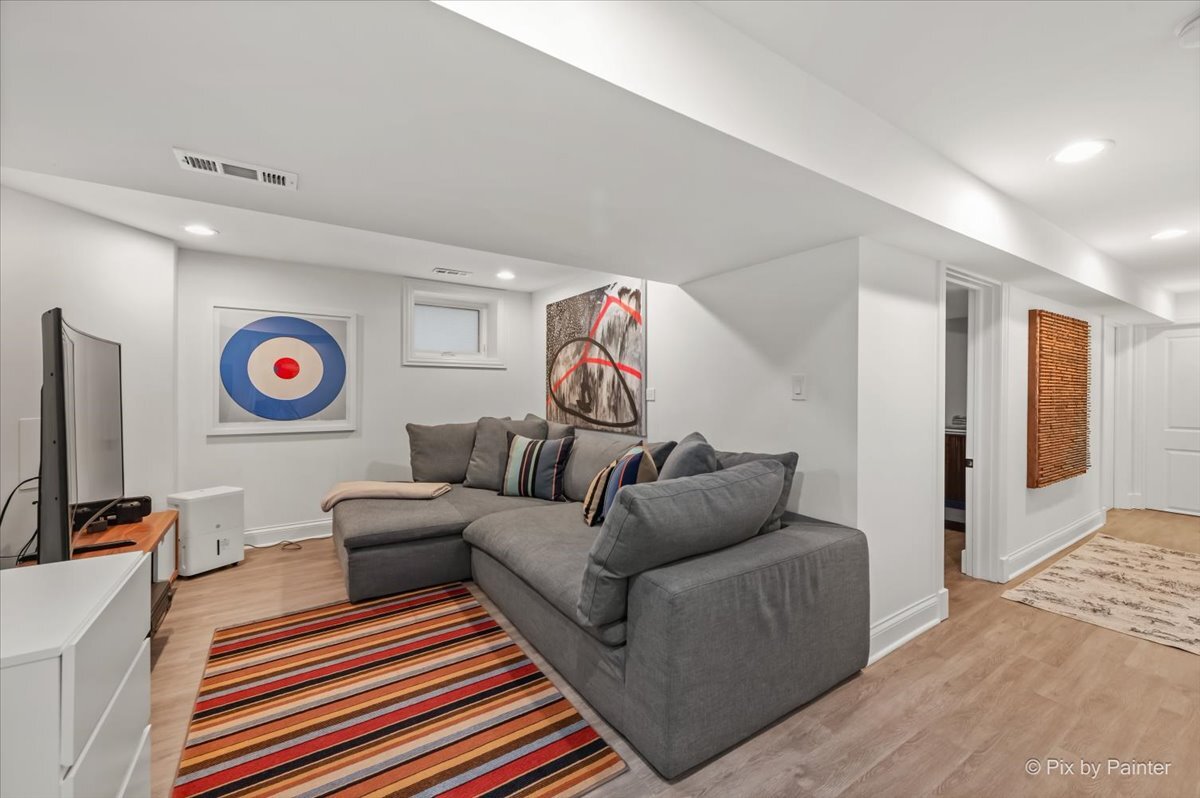 1531 W Granville Avenue