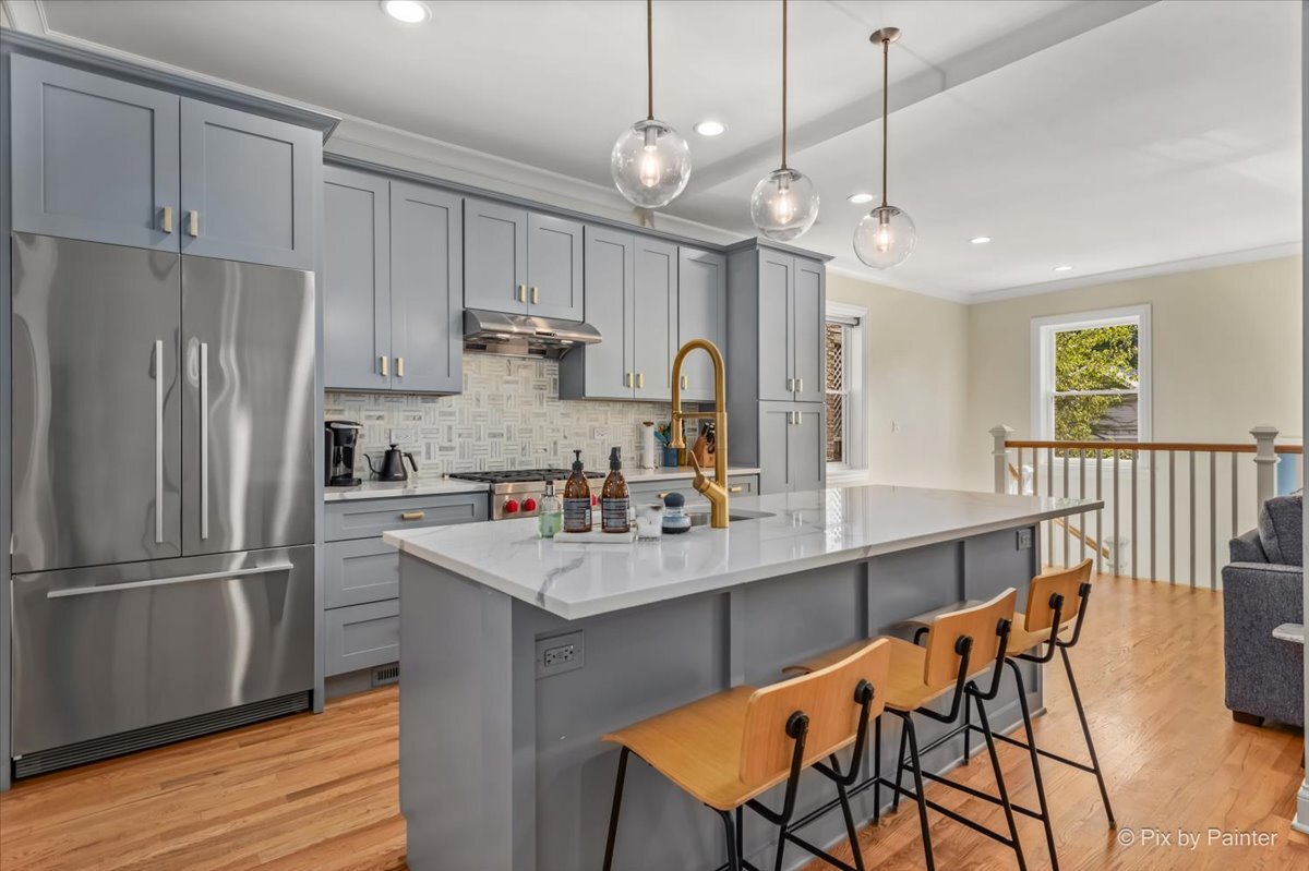 1531 W Granville Avenue