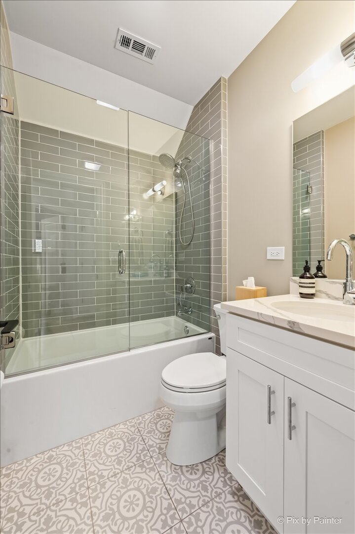 1531 W Granville Avenue