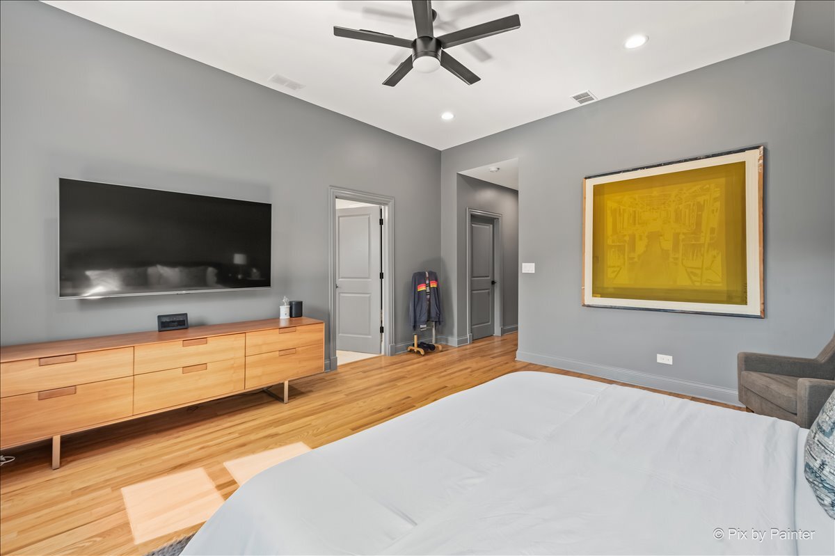 1531 W Granville Avenue