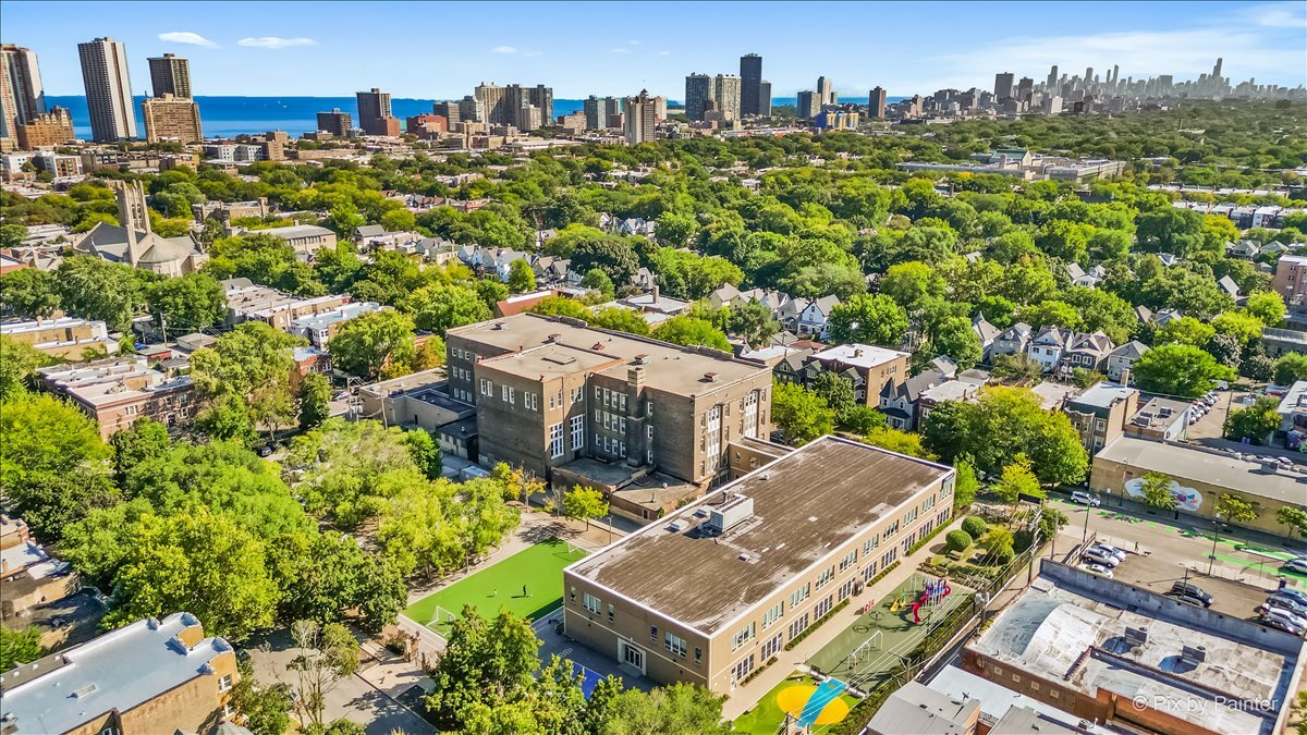 1531 W Granville Avenue