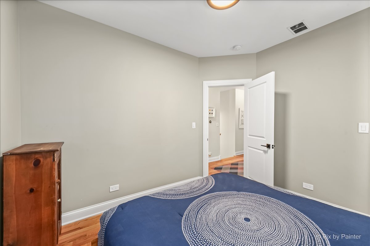 1531 W Granville Avenue