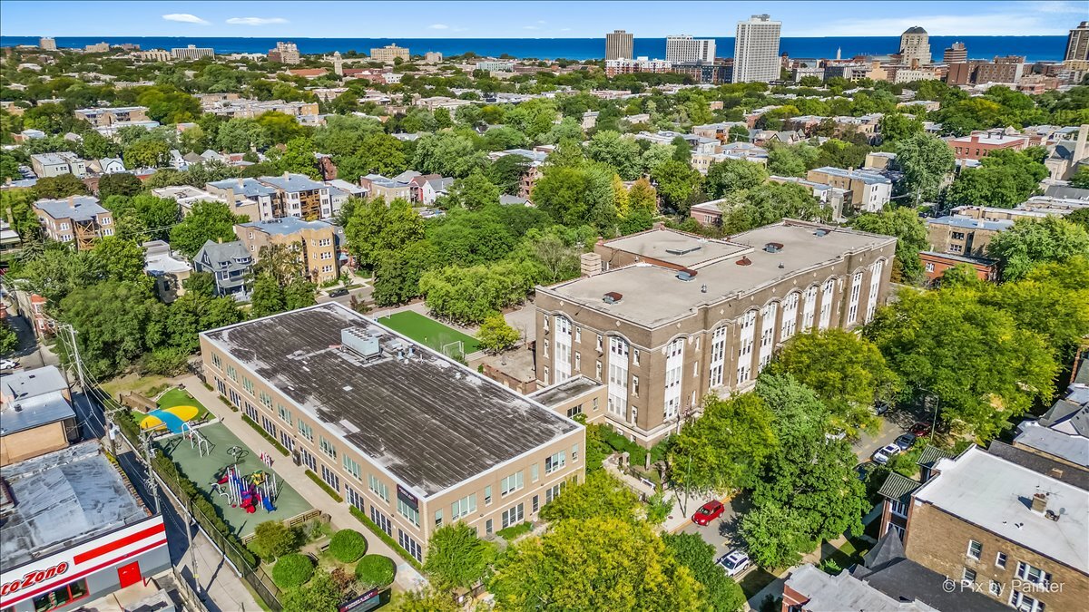 1531 W Granville Avenue