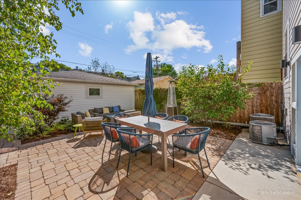 1531 W Granville Avenue