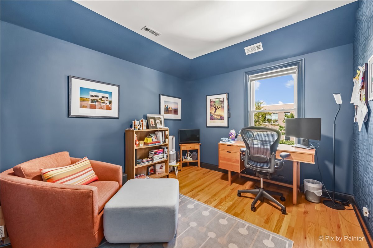 1531 W Granville Avenue