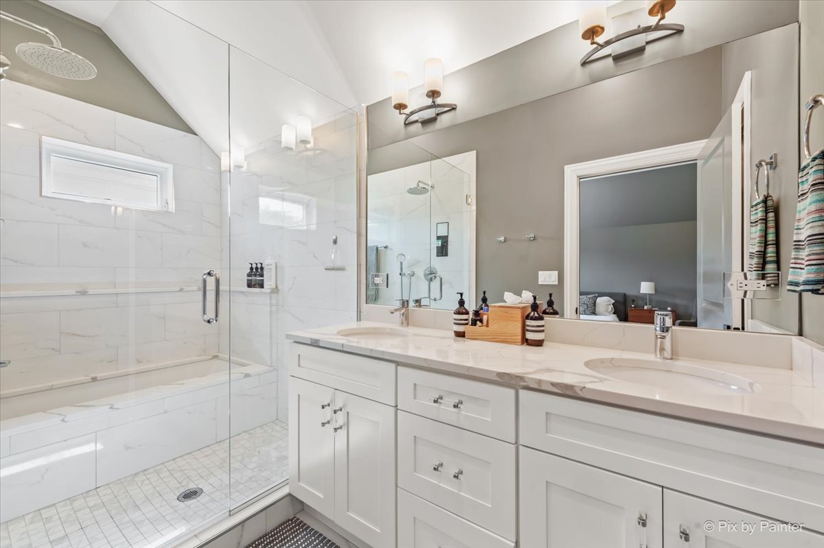 1531 W Granville Avenue