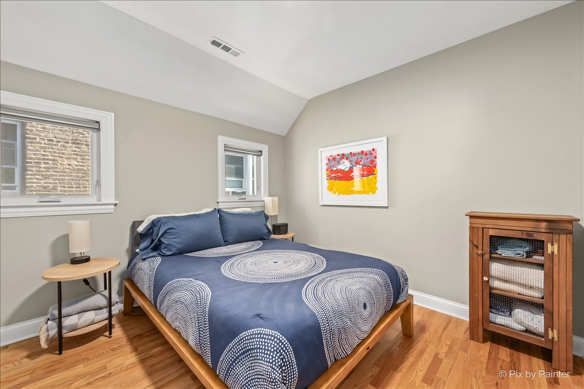 1531 W Granville Avenue