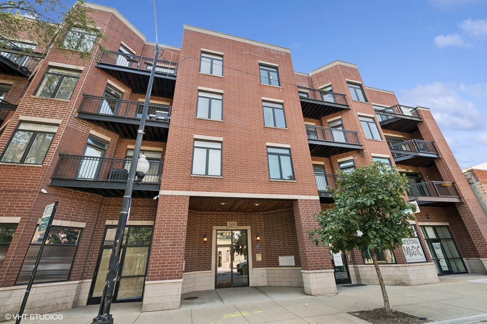 1890 N Milwaukee Avenue Unit: 3C