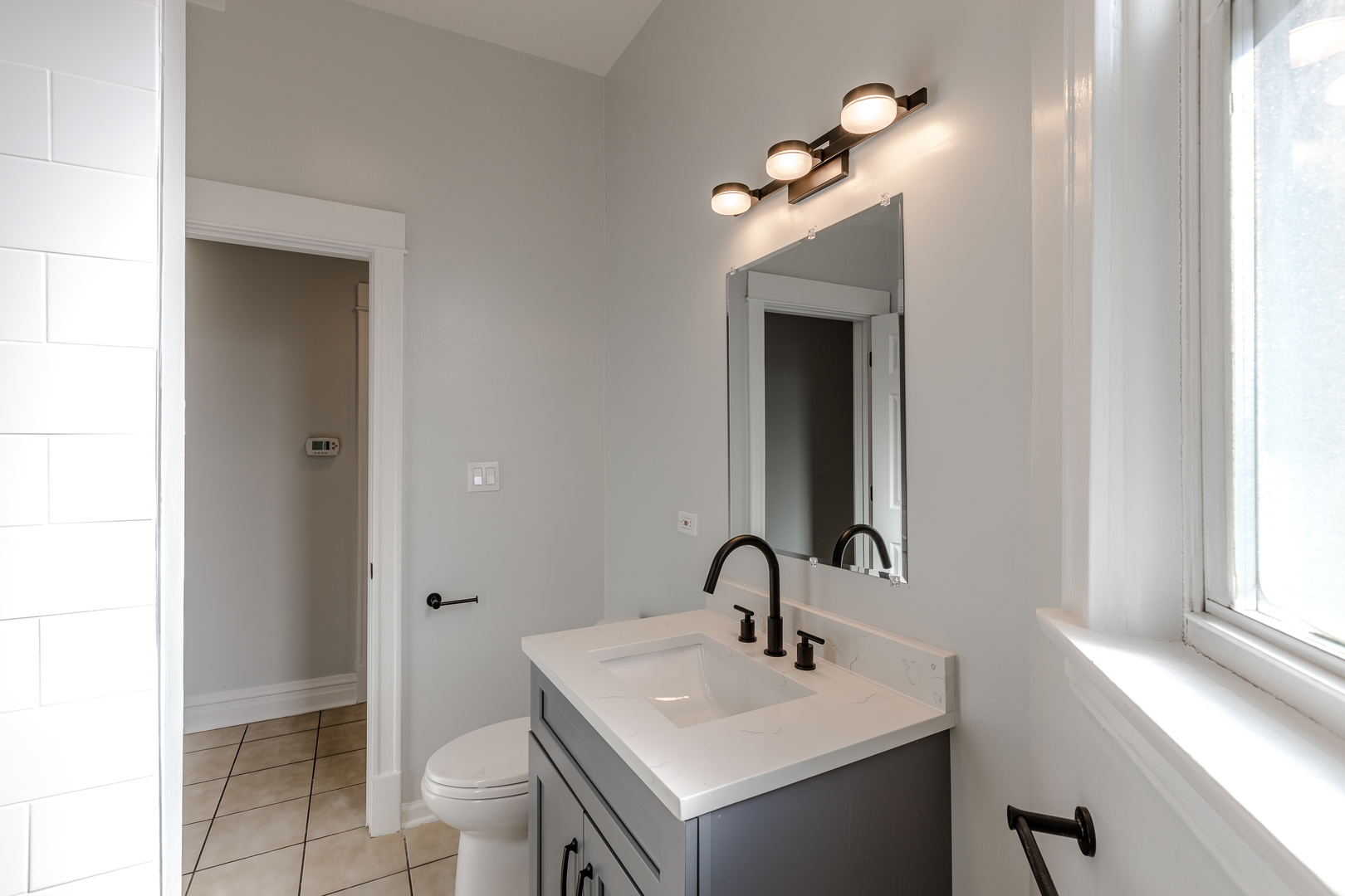 3323 W Potomac Avenue