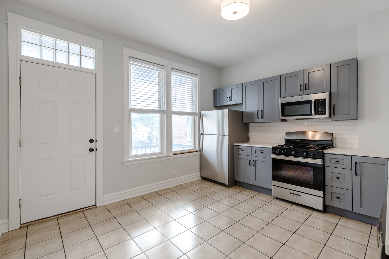 3323 W Potomac Avenue