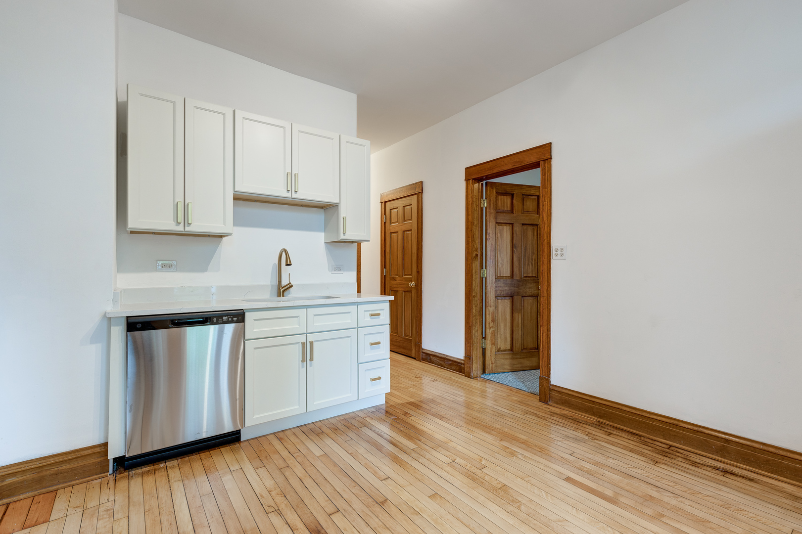 3323 W Potomac Avenue