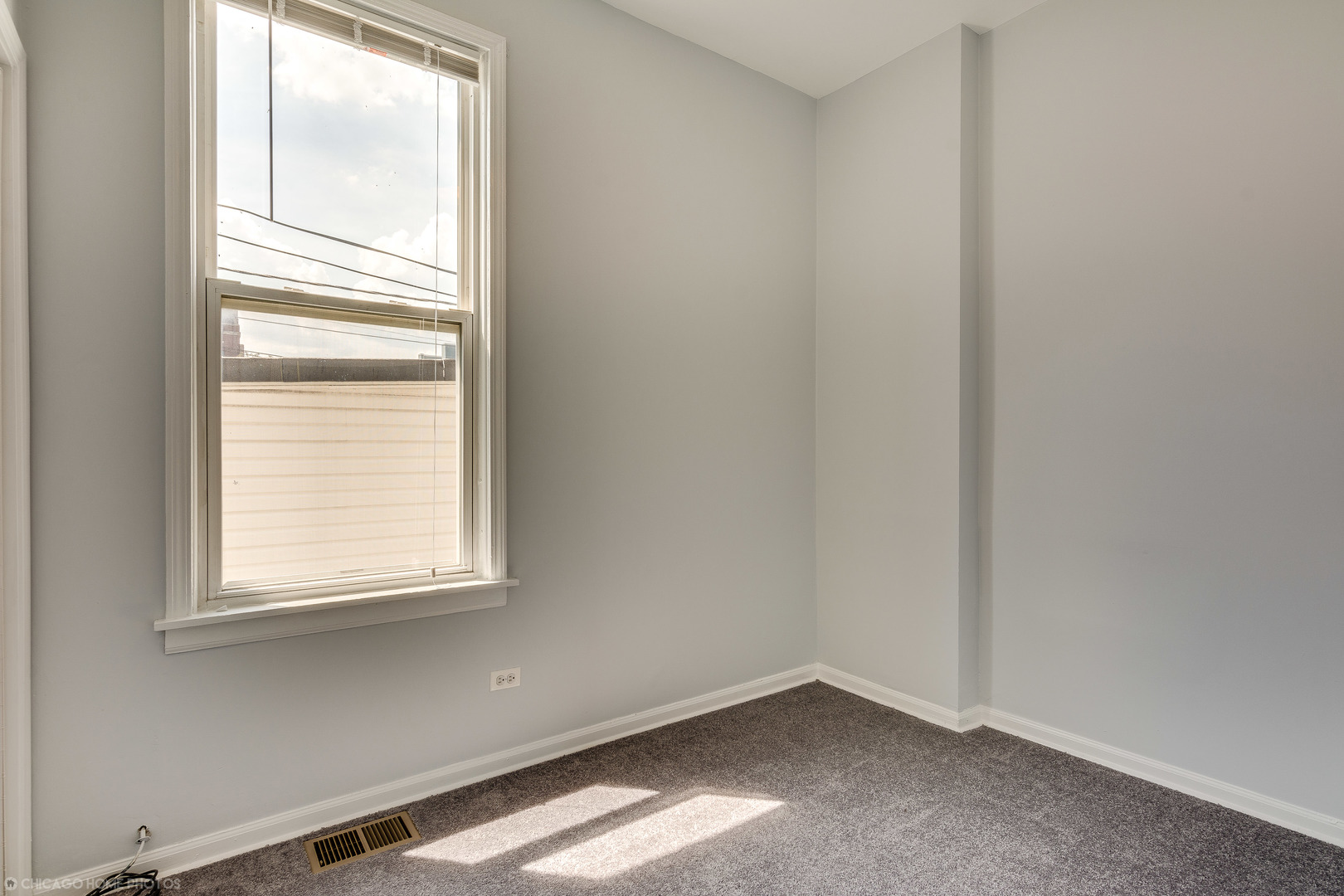 3323 W Potomac Avenue