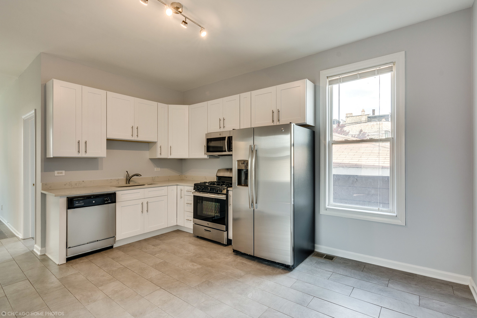 3323 W Potomac Avenue