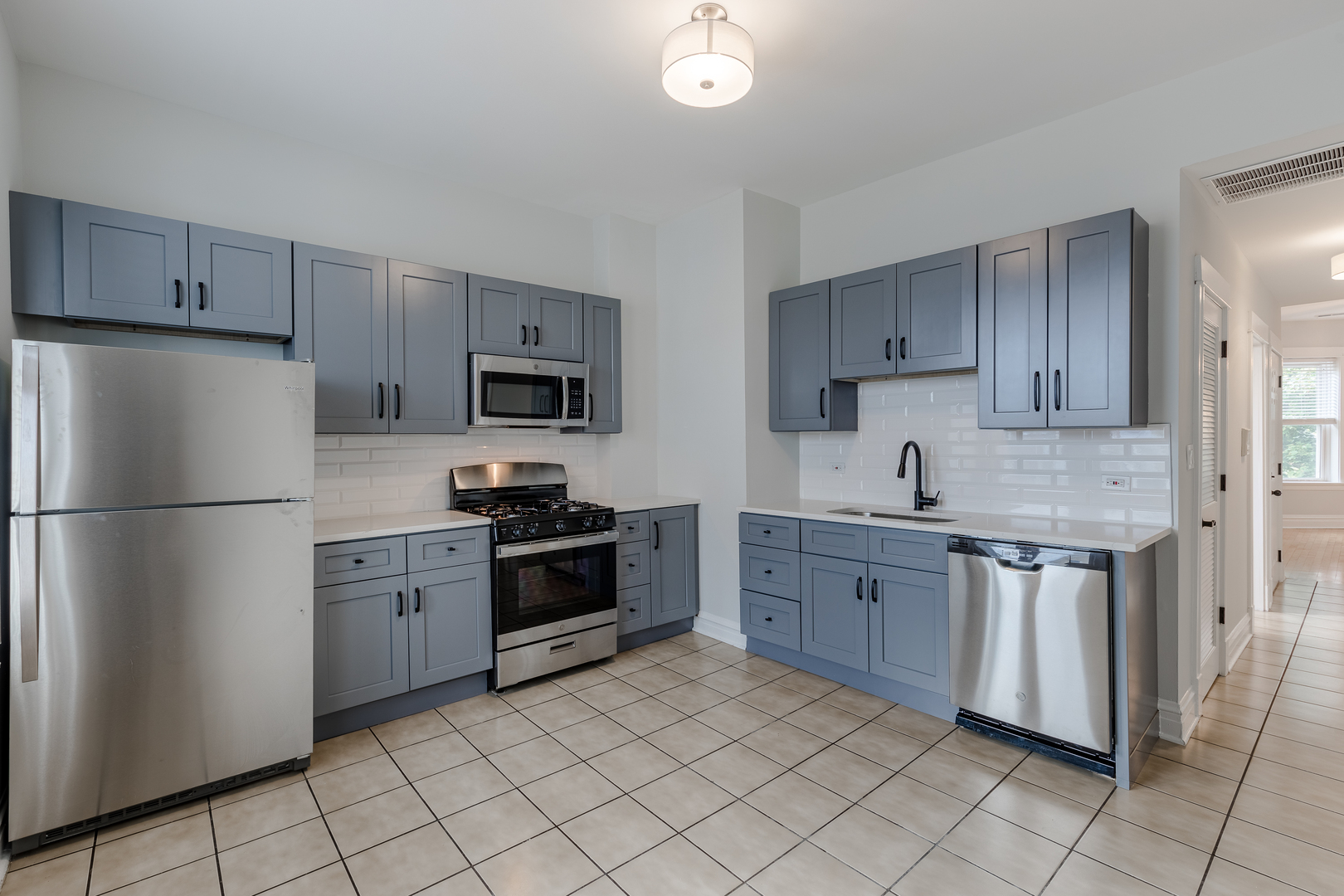 3323 W Potomac Avenue