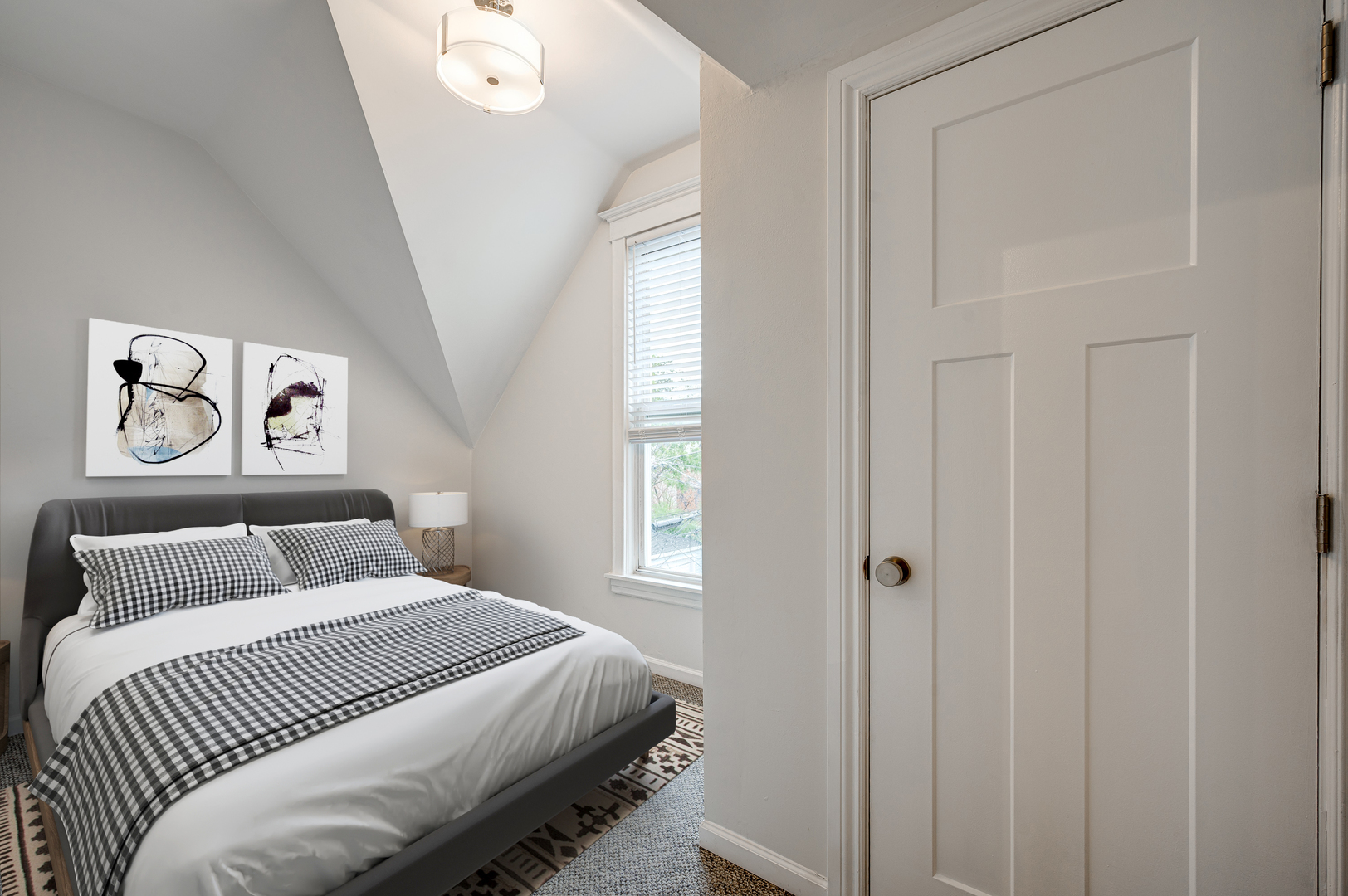 3323 W Potomac Avenue