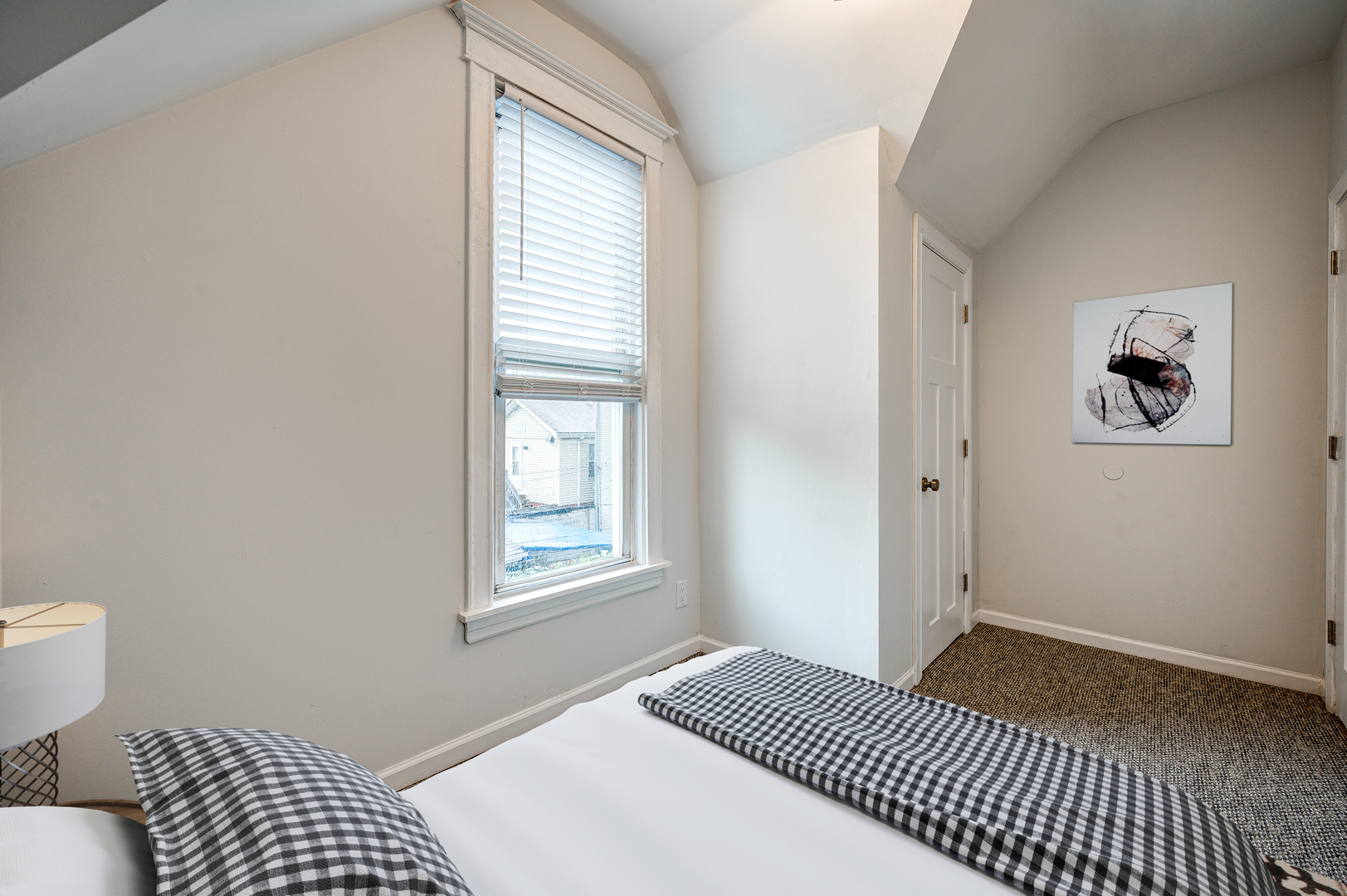 3323 W Potomac Avenue