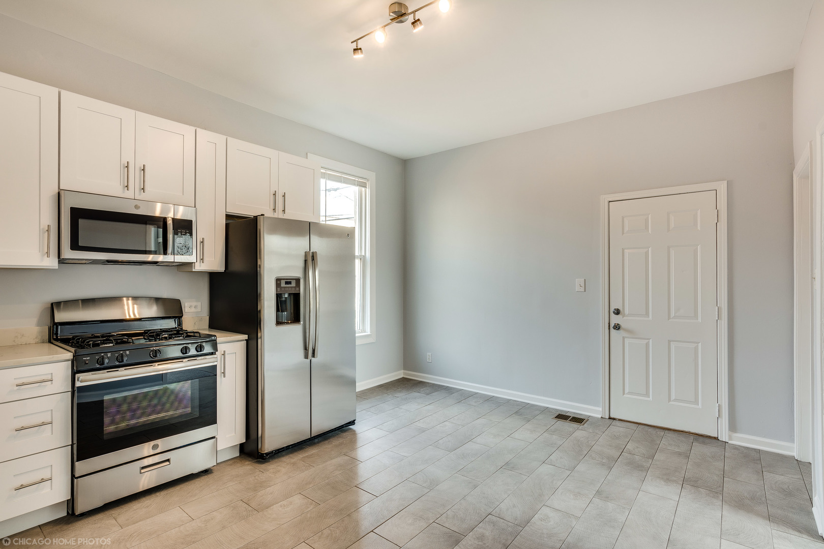 3323 W Potomac Avenue