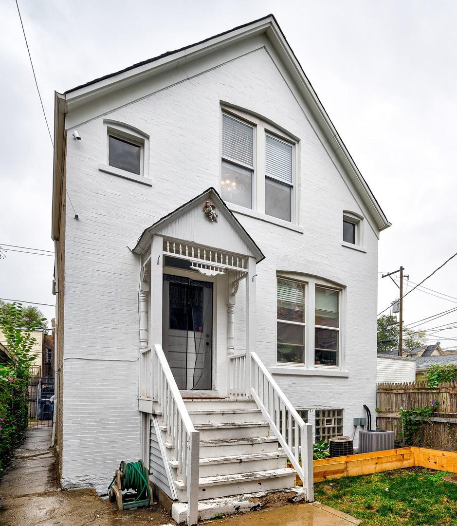 3323 W Potomac Avenue