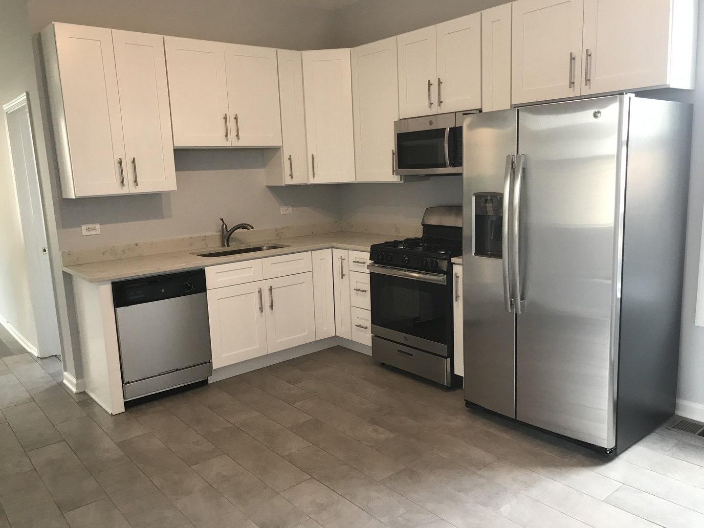 3323 W Potomac Avenue