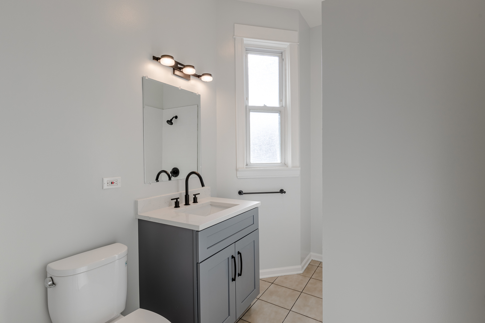 3323 W Potomac Avenue