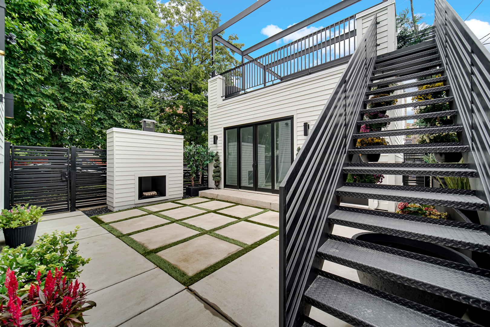 3434 W Palmer Street