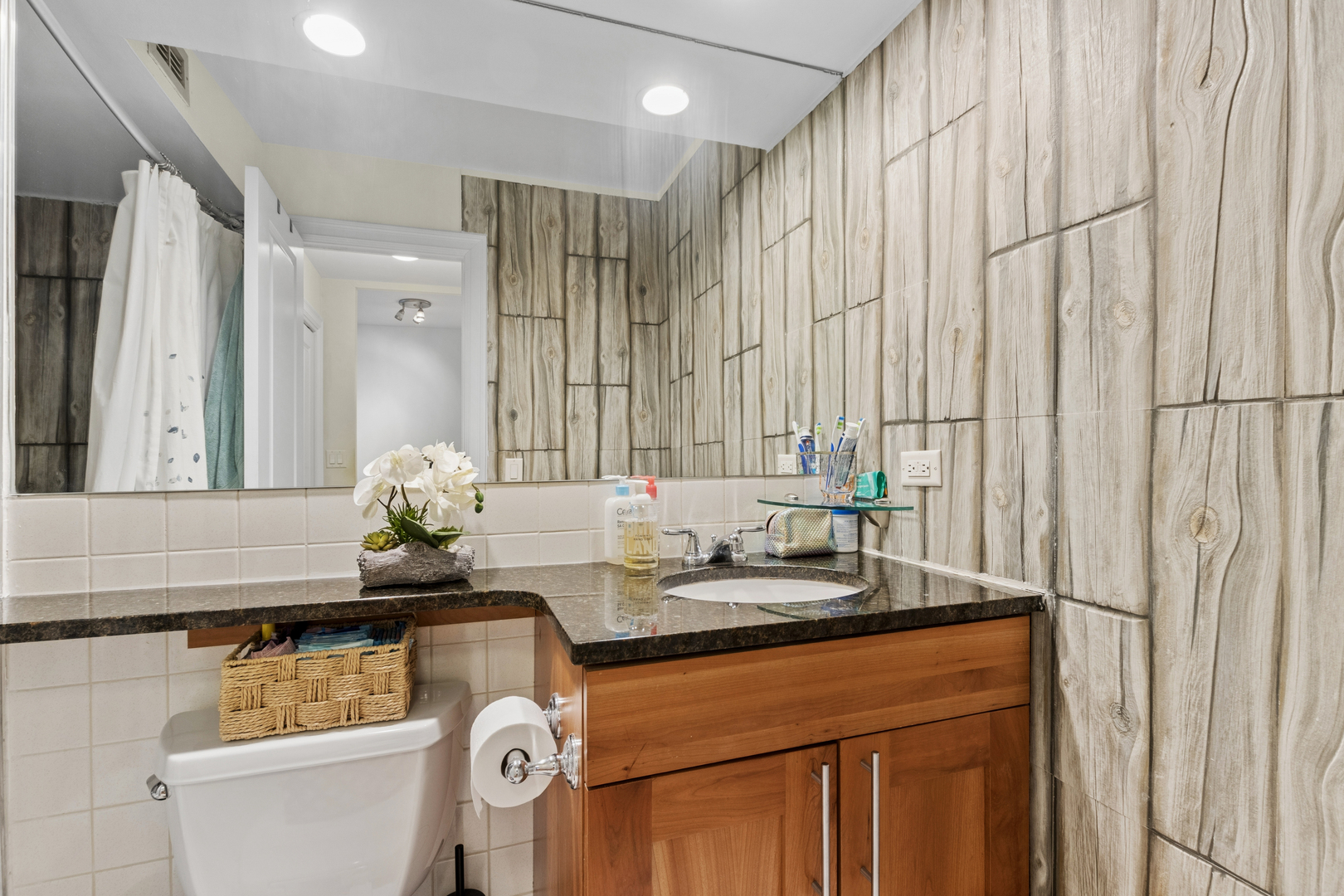 3033 N Sheridan Road Unit: 1502