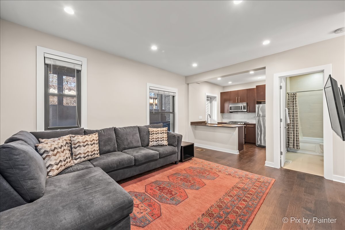 1448 W Roscoe Street Unit: 1E