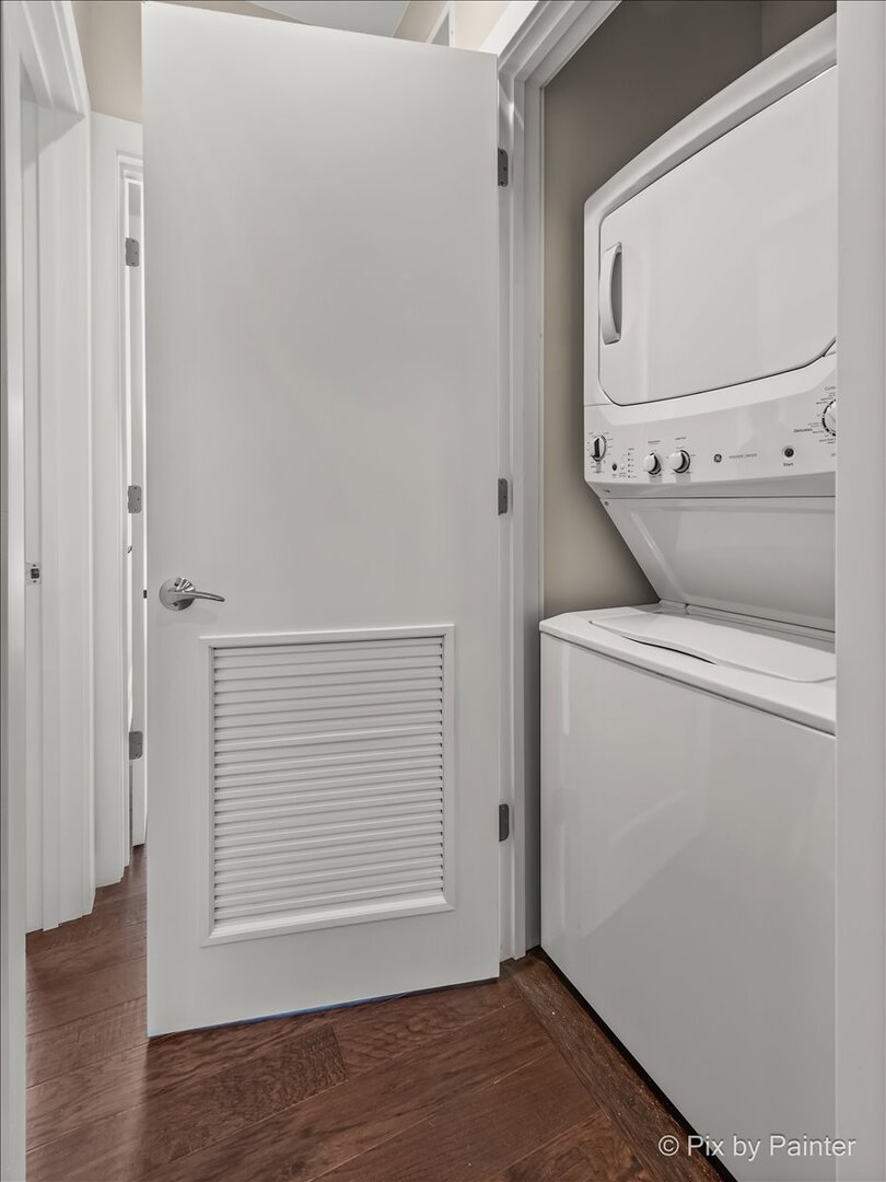 1448 W Roscoe Street Unit: 1E