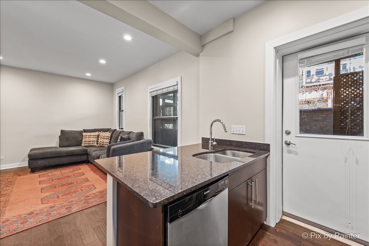 1448 W Roscoe Street Unit: 1E