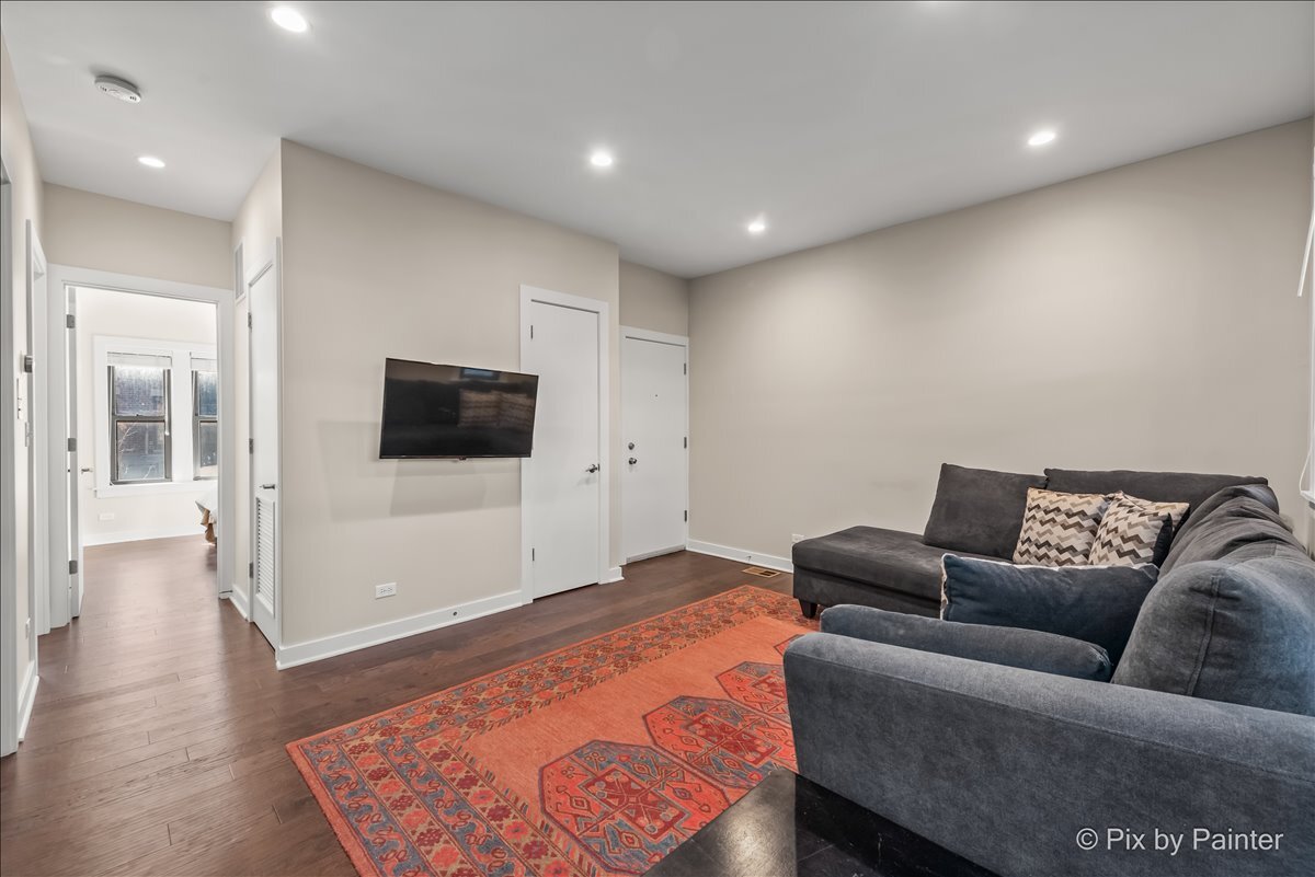 1448 W Roscoe Street Unit: 1E