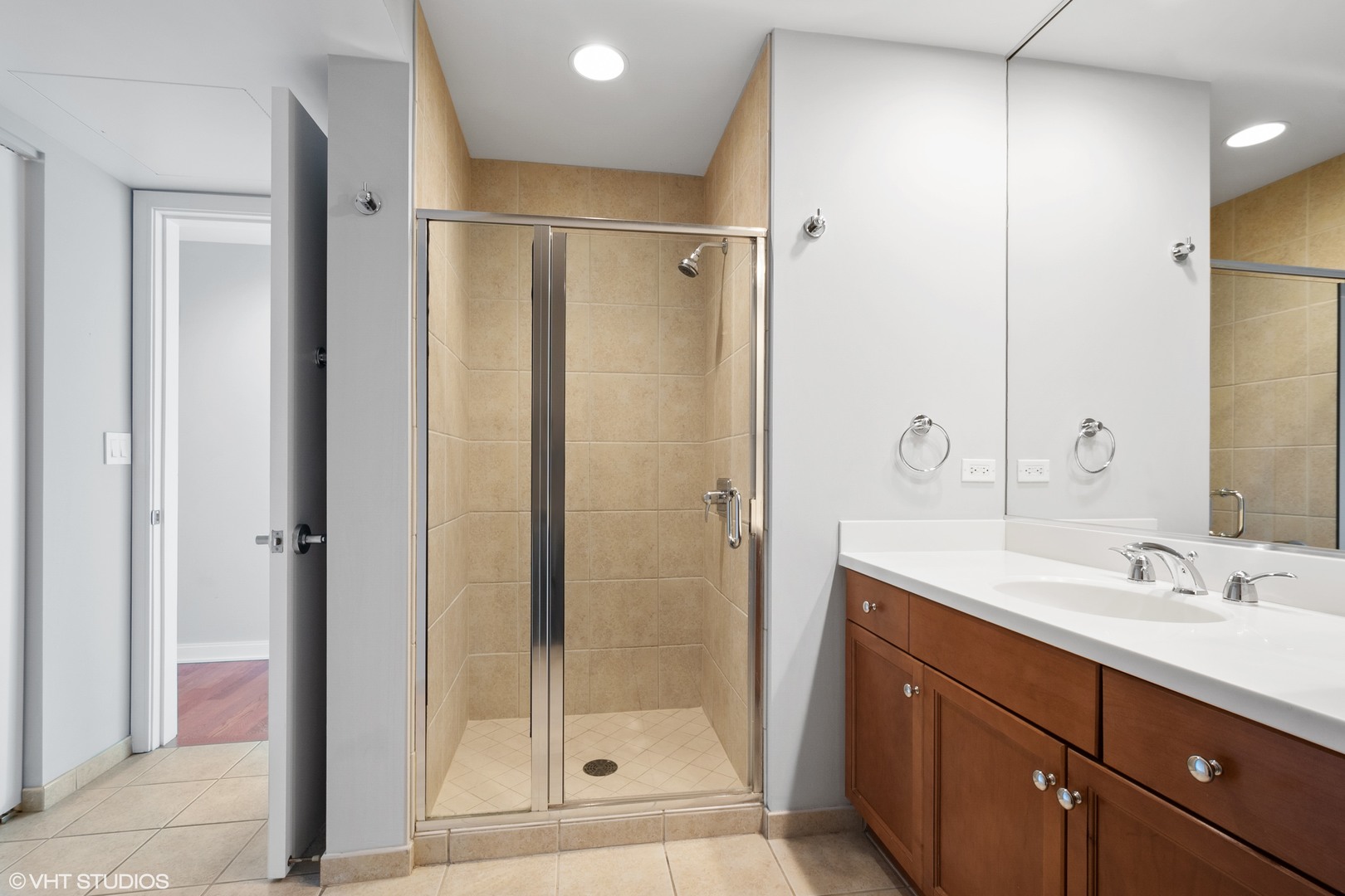 130 N GARLAND Court Unit: 4902