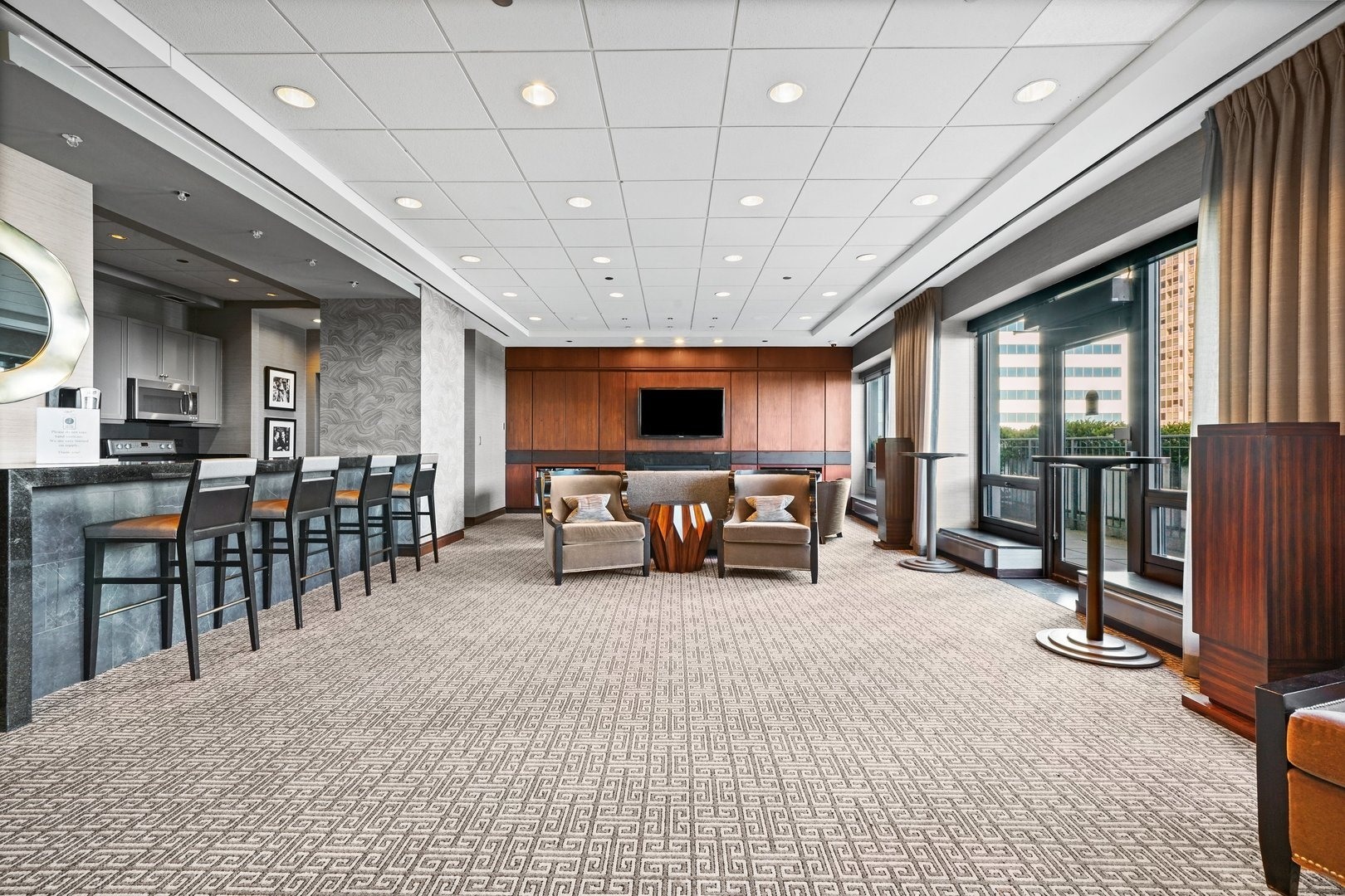 130 N GARLAND Court Unit: 4902