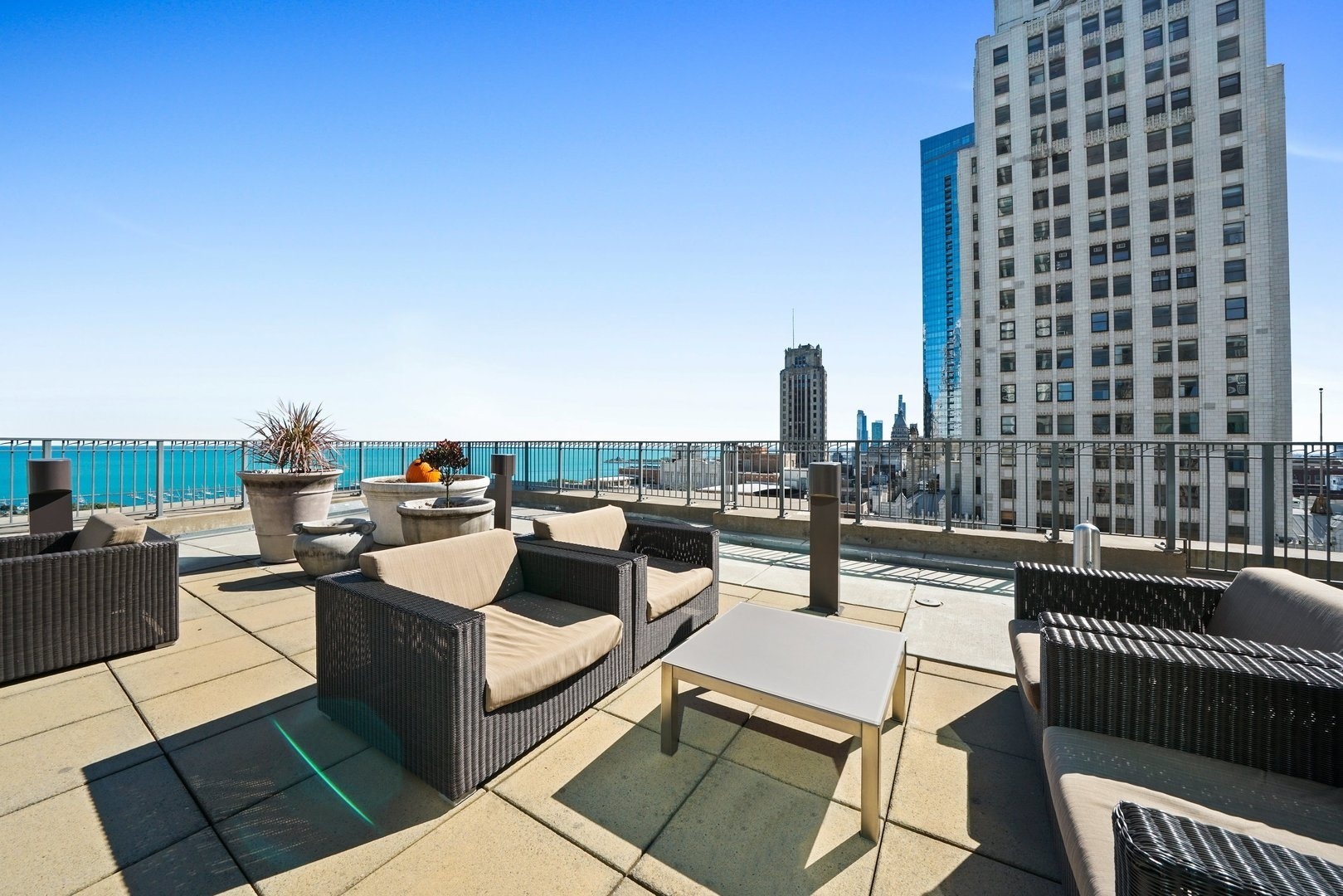 130 N GARLAND Court Unit: 4902
