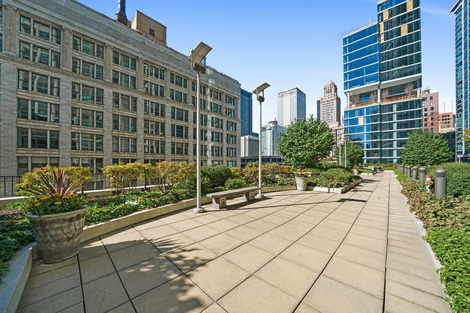 130 N GARLAND Court Unit: 4902