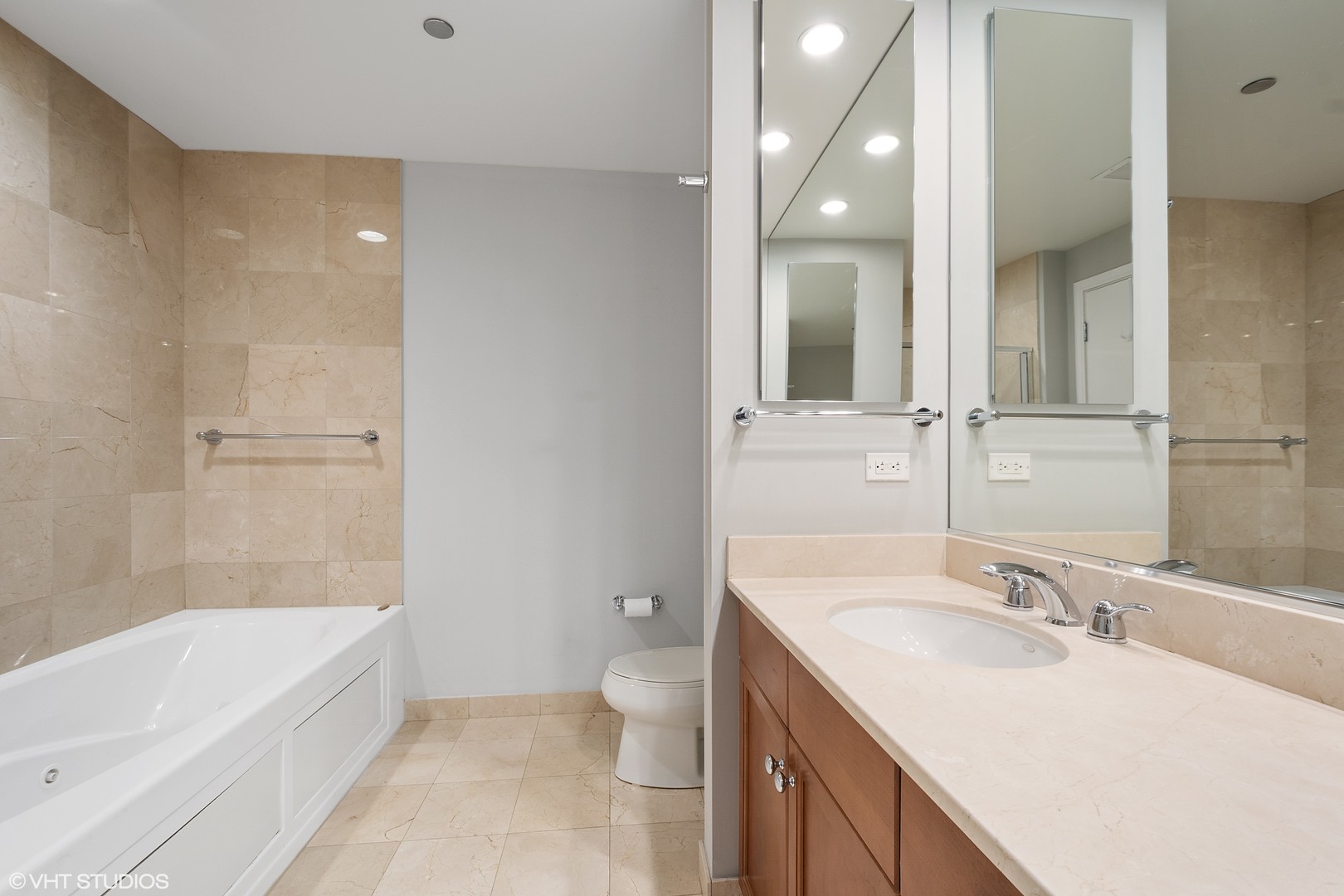 130 N GARLAND Court Unit: 4902