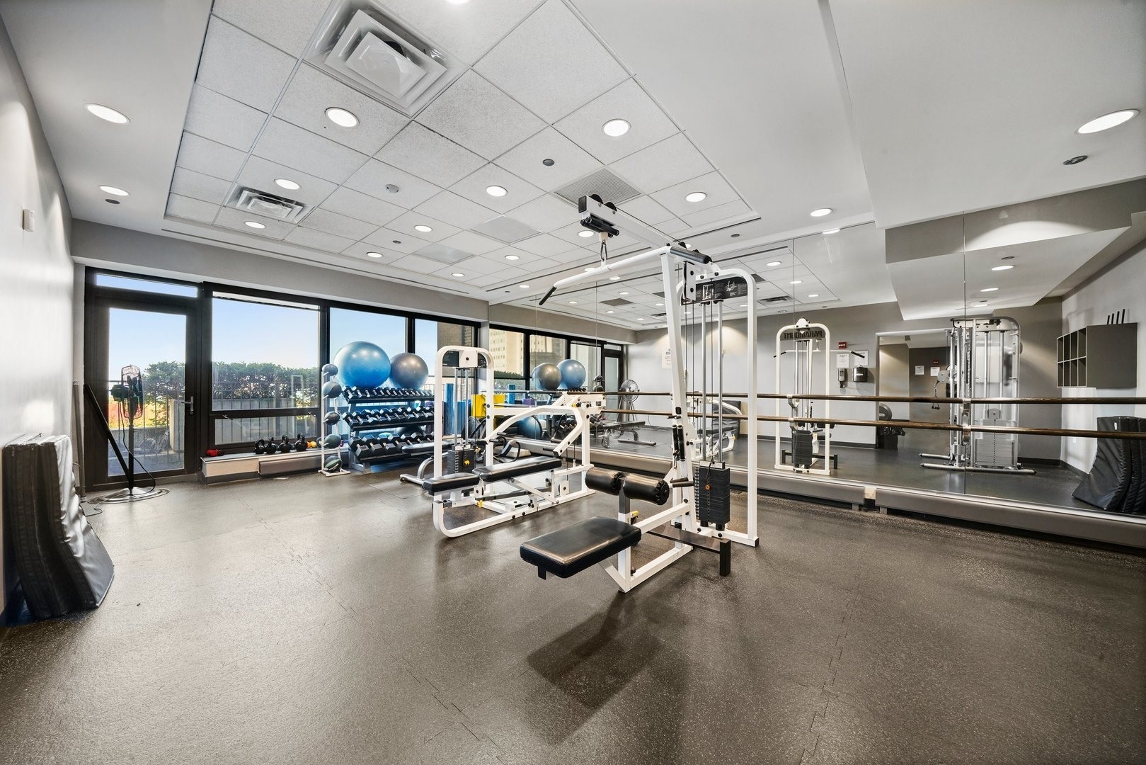 130 N GARLAND Court Unit: 4902